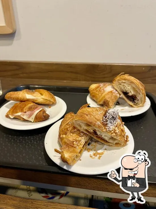Villa Bakeryのクロワッサンとサンドイッチ